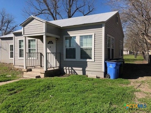 630 E Pine Street , Seguin, TX 78155