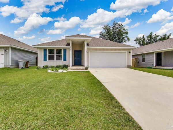 5462 Peach Dr, Milton, FL 32571