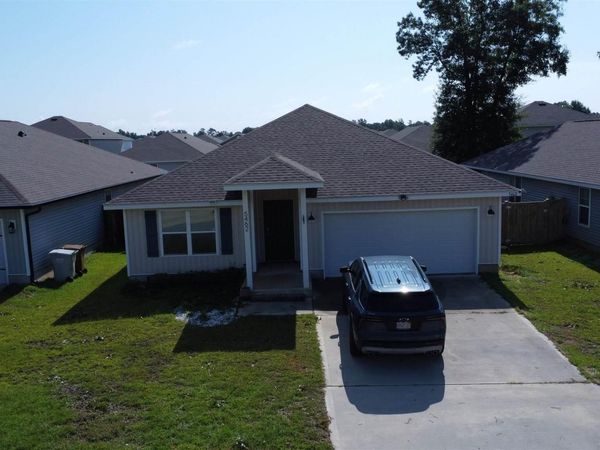 5462 Peach Dr, Milton, FL 32571