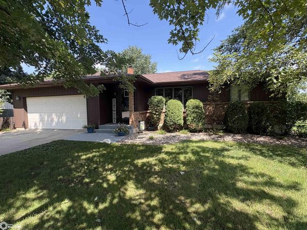1209 E Grant Street, Centerville, IA 52544