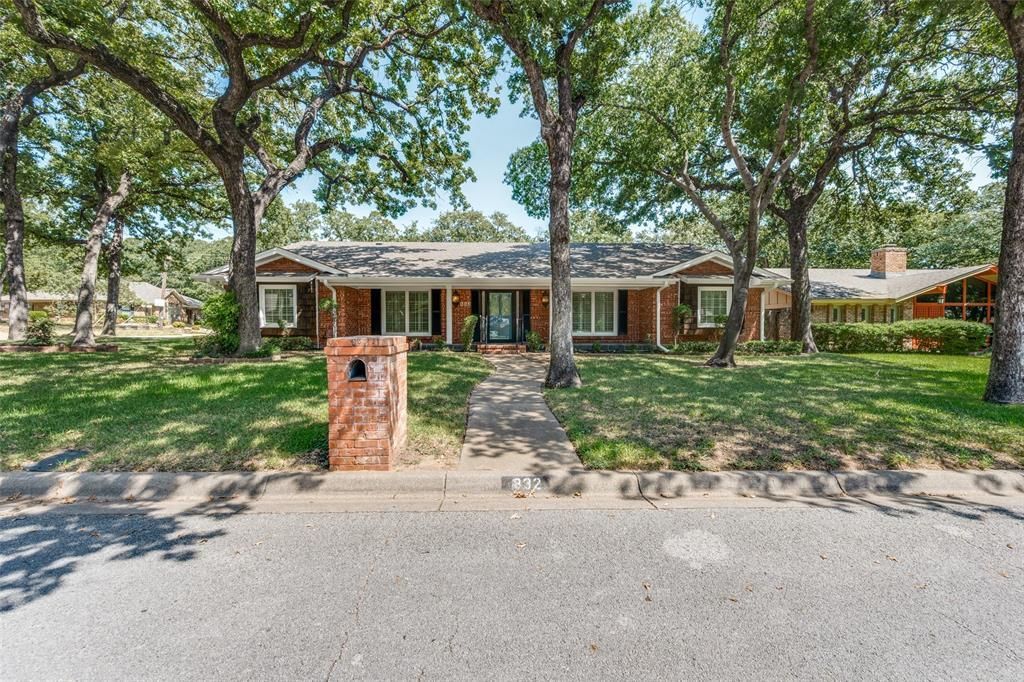 832 Wheelwood Drive, Hurst, TX 76053 Main Photo