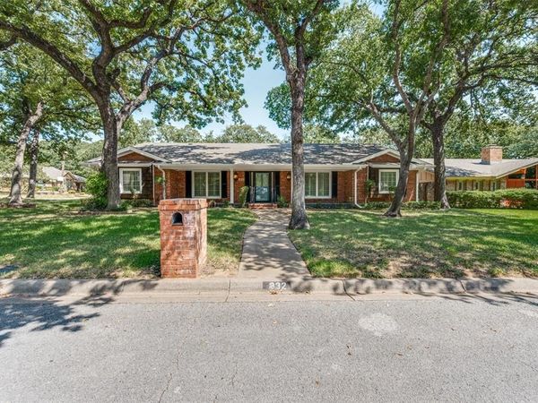 832 Wheelwood Drive, Hurst, TX 76053