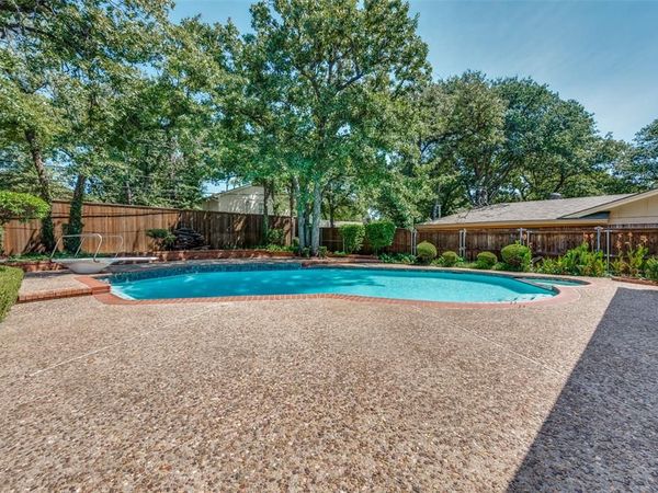 832 Wheelwood Drive, Hurst, TX 76053