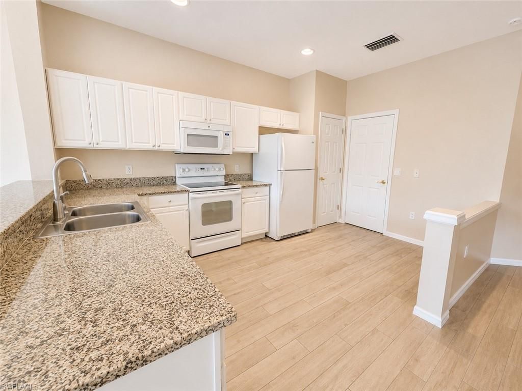 912 Hampton Cir , Unit 92, Naples, FL 34105 Photo