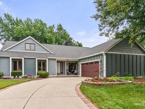 8409 Mending Wall Drive , Woodridge, IL 60517