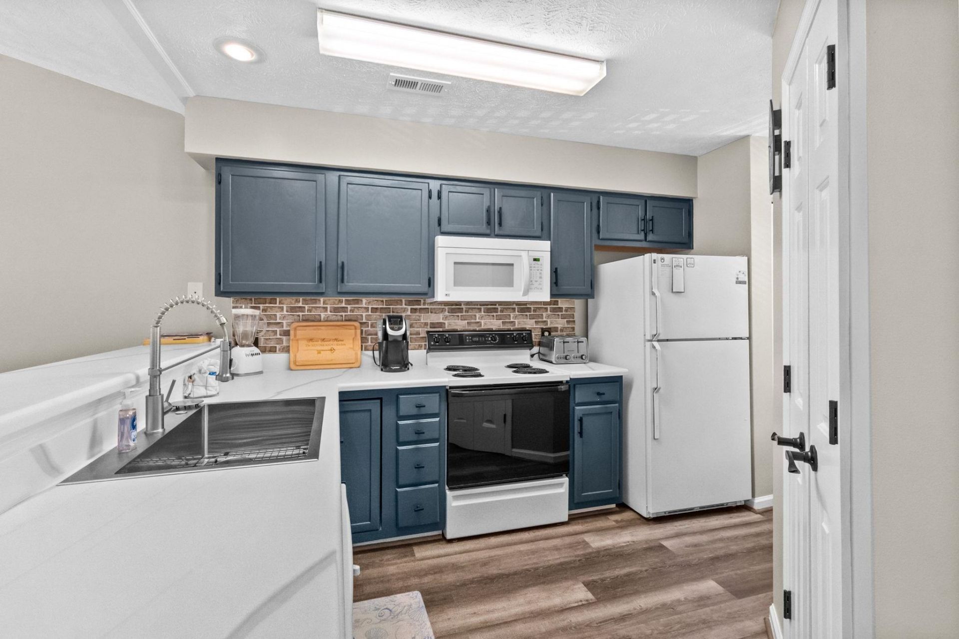 489 White River Dr. Photo 4