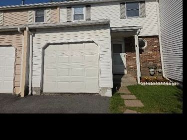 8011 Marlin Drive, Unit B, Clay, NY 13041