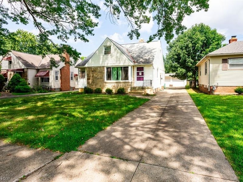 10252 Greenheath Drive, Parma Heights, OH 44130 Photo 4