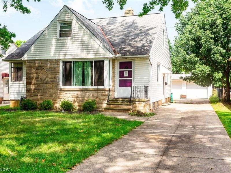 10252 Greenheath Drive, Parma Heights, OH 44130 Photo 5