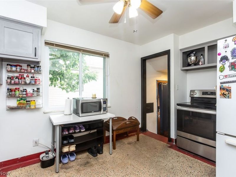 10252 Greenheath Drive, Parma Heights, OH 44130 Photo 6
