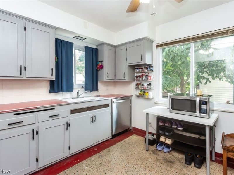 10252 Greenheath Drive, Parma Heights, OH 44130 Photo 8