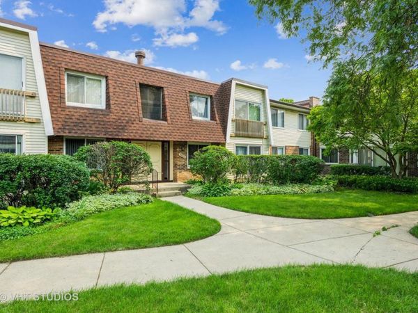 3026 Roberts Drive , Unit 8, Woodridge, IL 60517