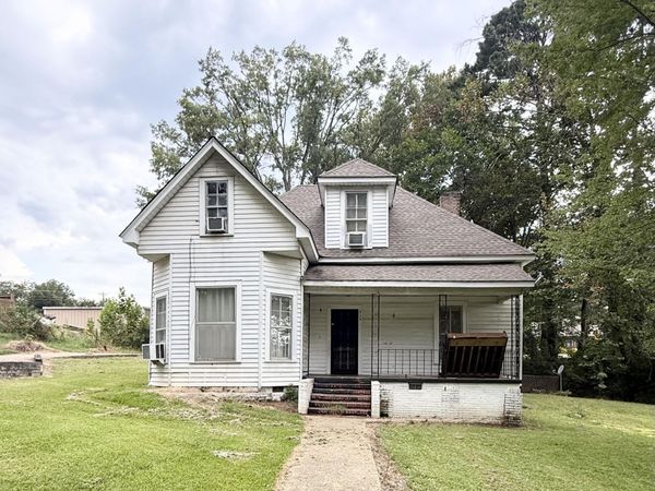 215 S 3rd St., Baldwyn, MS 38824