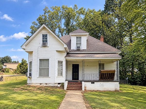 215 S 3rd St., Baldwyn, MS 38824