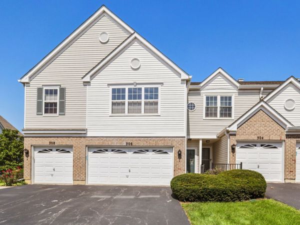 306 Gazebo Lane , Lombard, IL 60148