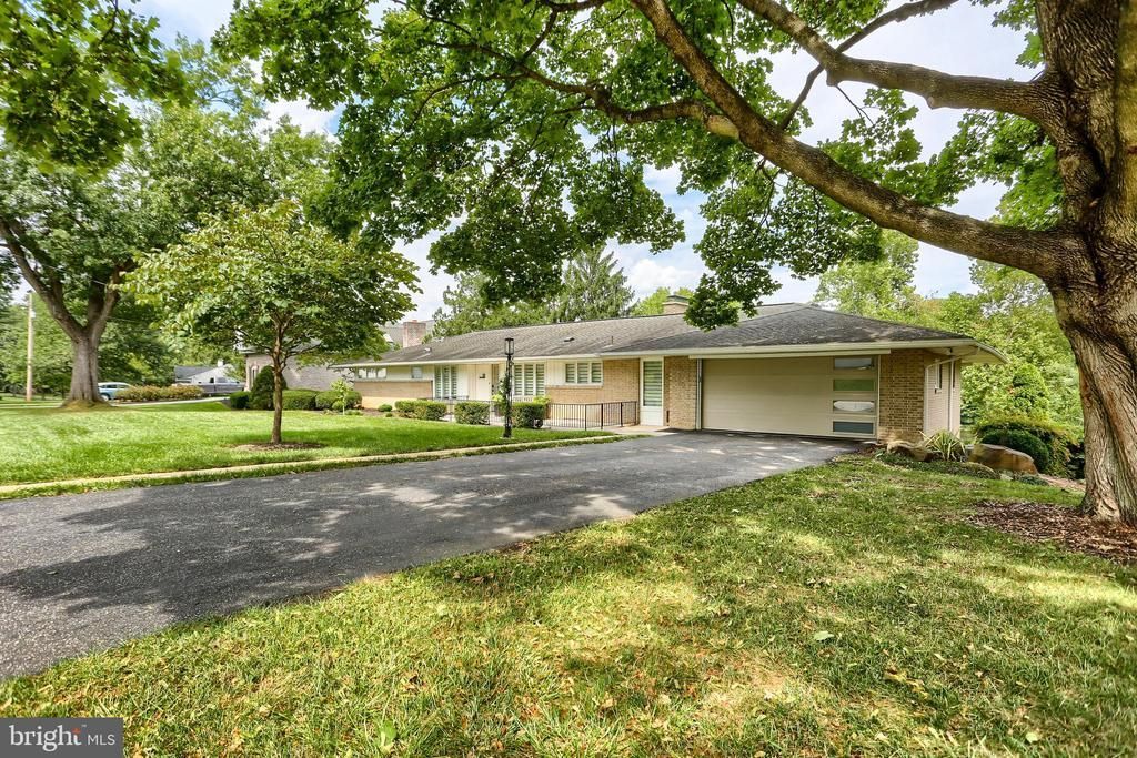 19 EASTGATE DRIVE , CAMP HILL, PA 17011