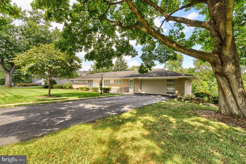 19 EASTGATE DRIVE, CAMP HILL, PA 17011