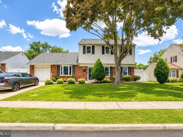 519 S QUEEN ANNE DRIVE, FAIRLESS HILLS, PA 19030