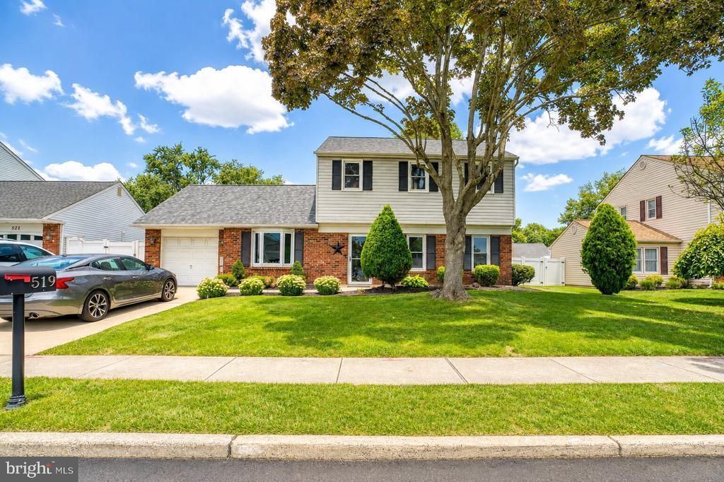 519 S QUEEN ANNE DRIVE , FAIRLESS HILLS, PA 19030