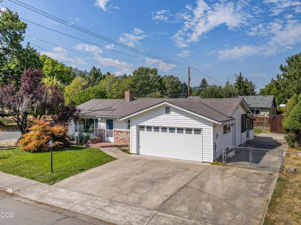 101 Hickory Drive, Rogue River, OR 97537
