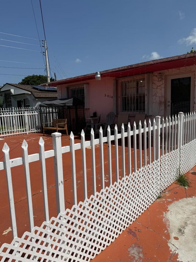 3010 NW 32nd St, Miami, FL 33142 Photo
