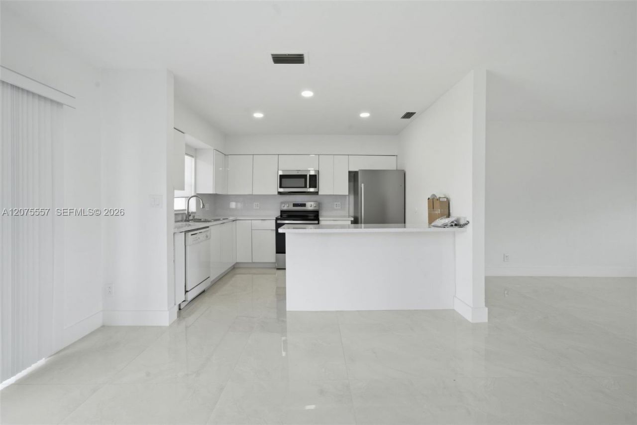 11000 NW 21st Ct , Unit 11000, Miami, FL 33167 Photo