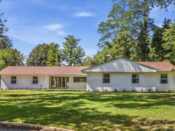 9 Empire Court, Dix Hills, NY 11746