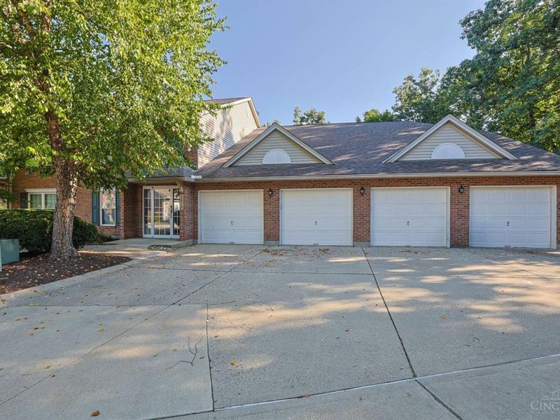 3679 W Galbraith Road, Unit 24, Cincinnati, OH 45247 Photo 2