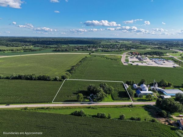 2724 E Stateline Road, Beloit, WI 53511