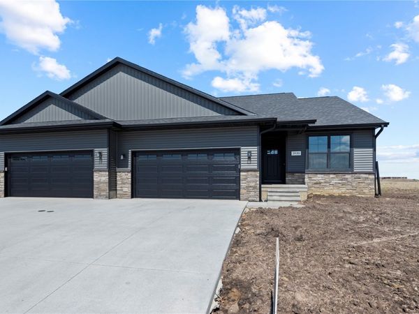 3920 Quail Trail Drive , Marion, IA 52302