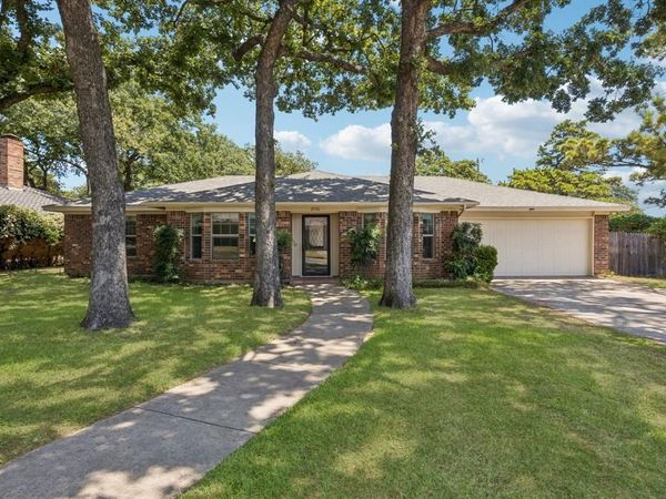 2701 Baldwin Drive , Arlington, TX 76012