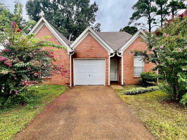 6766 WHITTEN PINE DR, Memphis, TN 38134