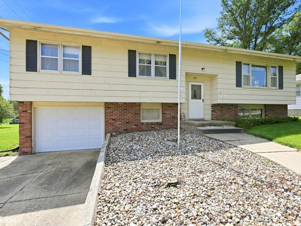 401 W Jack Frost Street, Avoca, IA 51521