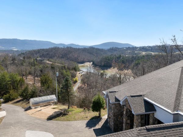 3467 Caywood Rd, Dandridge, TN 37725