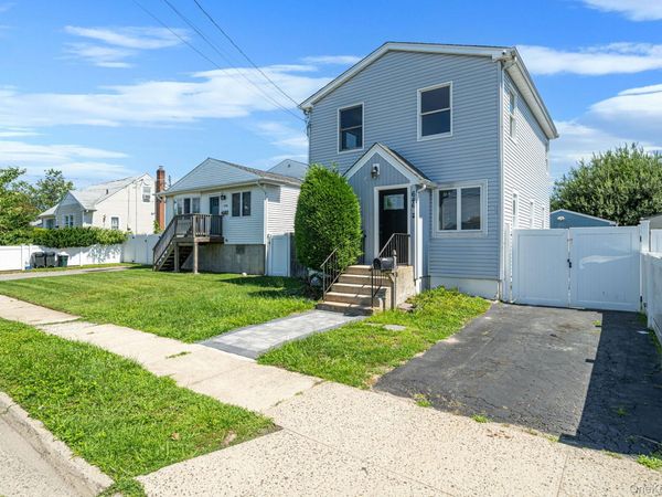 646 S 7th Street, Lindenhurst, NY 11757