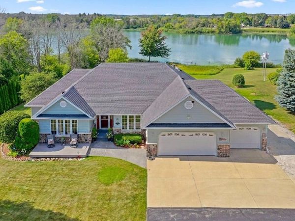 6150 Silver Hills DRIVE, Manitowoc, WI 54220