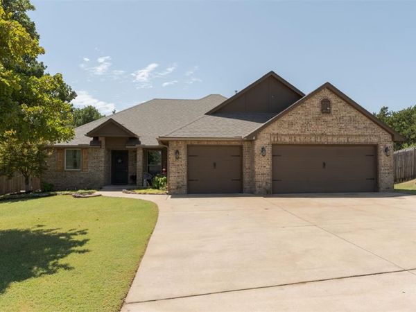 874 Cottonwood Court, Guthrie, OK 73044
