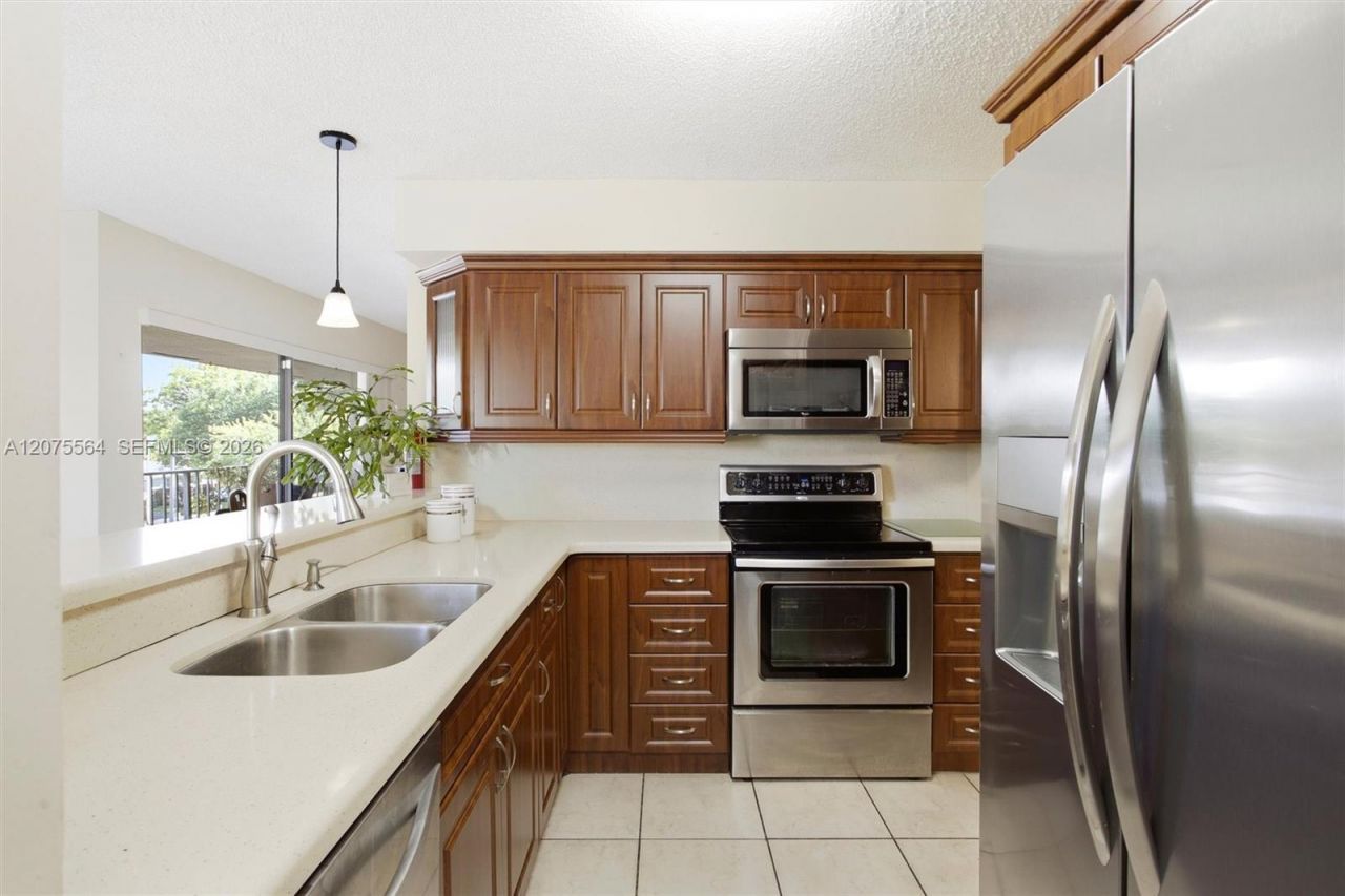 6305 Gage Pl, Unit 306-A, Miami Lakes, FL 33014 Photo