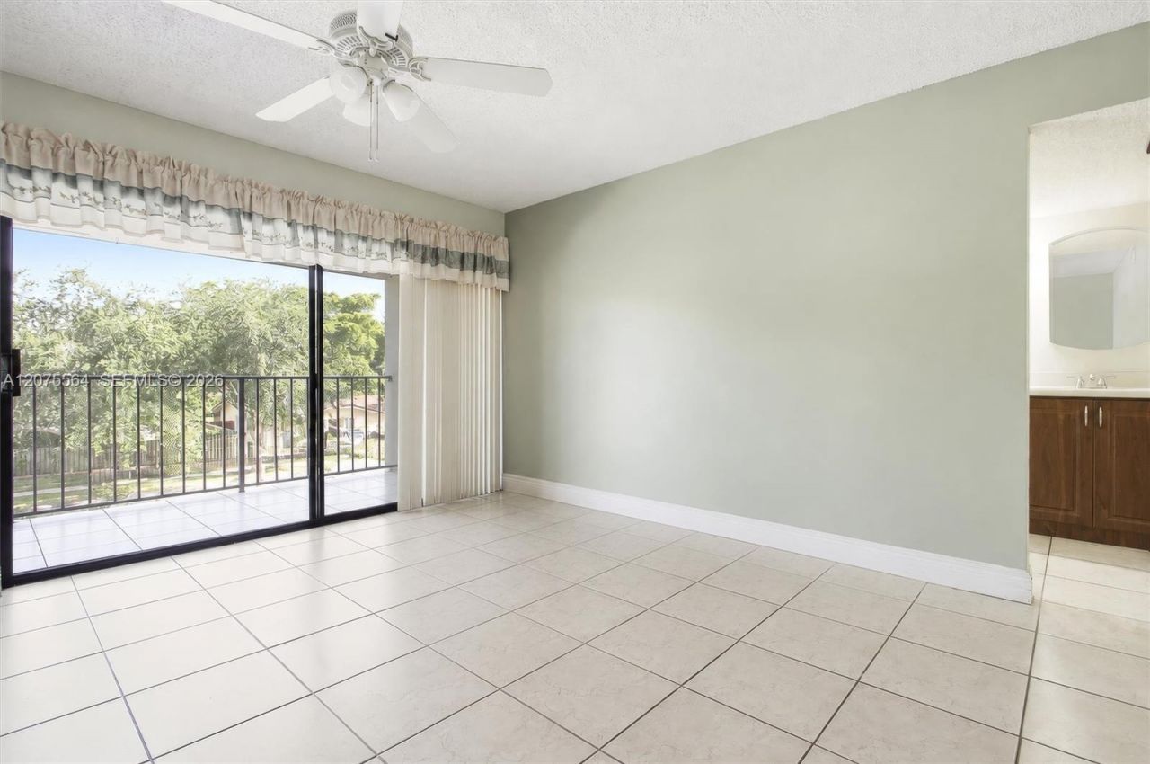 6305 Gage Pl, Unit 306-A, Miami Lakes, FL 33014 Photo