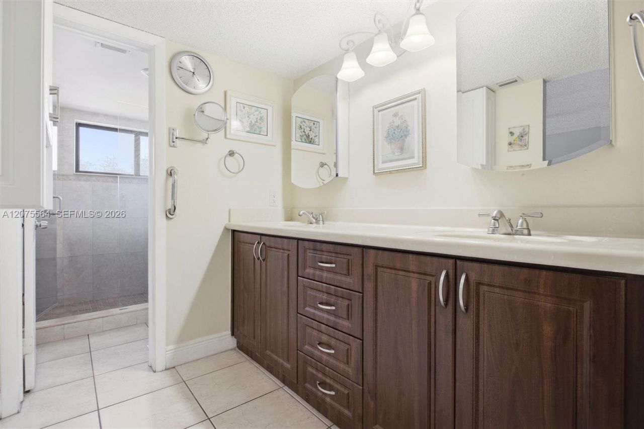 6305 Gage Pl, Unit 306-A, Miami Lakes, FL 33014 Photo