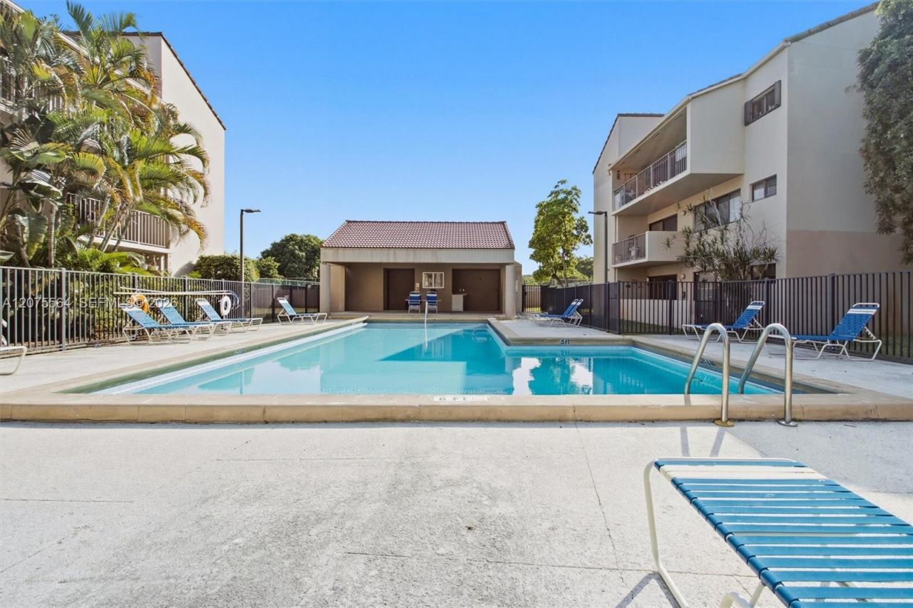 6305 Gage Pl, Unit 306-A, Miami Lakes, FL 33014 Photo