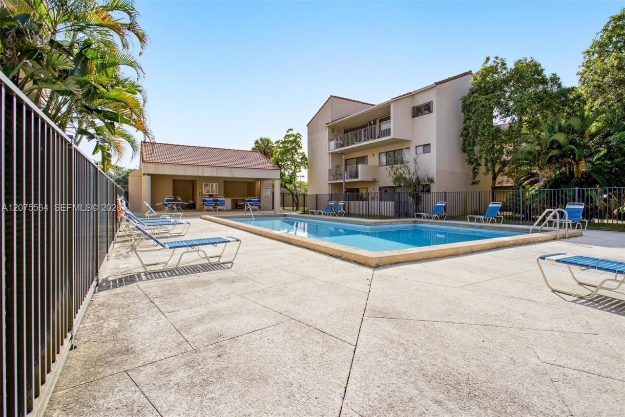 6305 Gage Pl, Unit 306-A, Miami Lakes, FL 33014 Photo