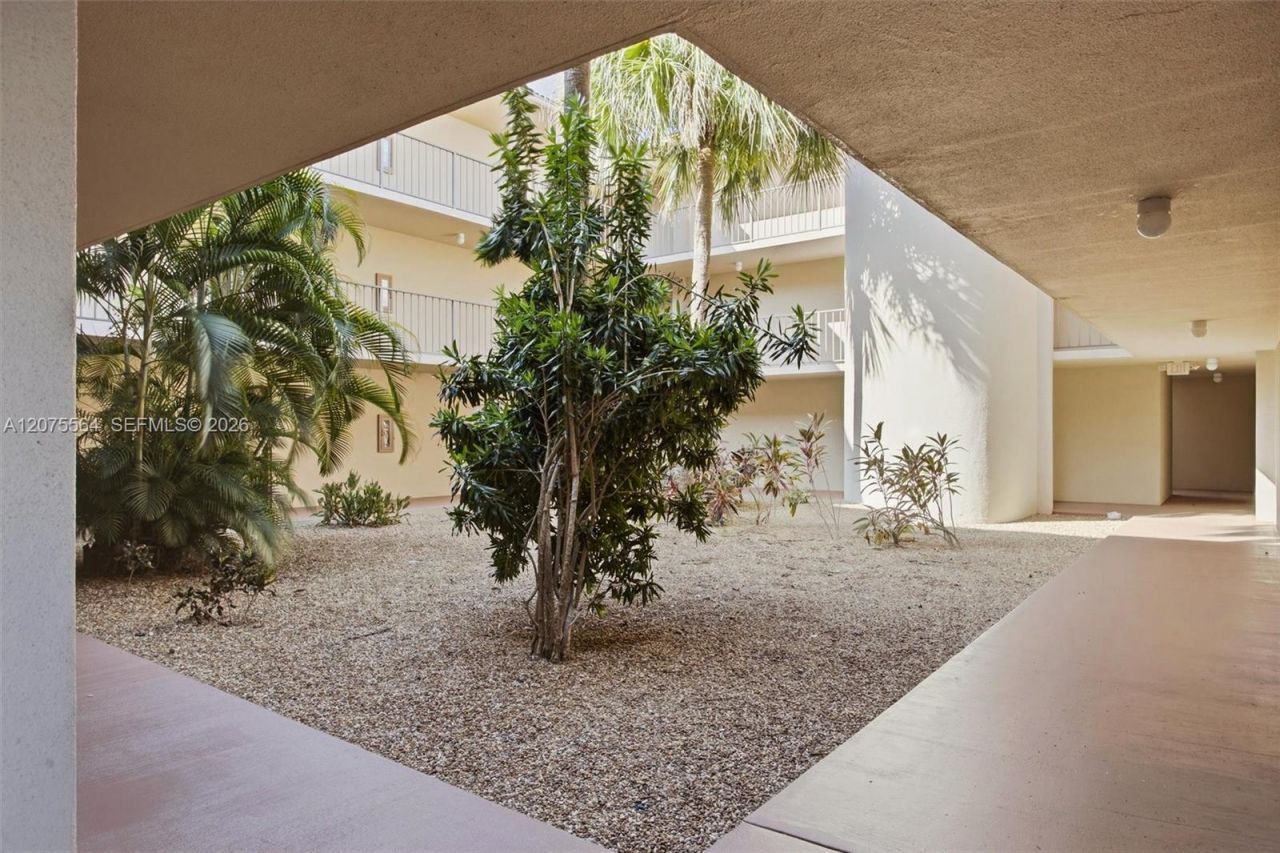 6305 Gage Pl, Unit 306-A, Miami Lakes, FL 33014 Photo