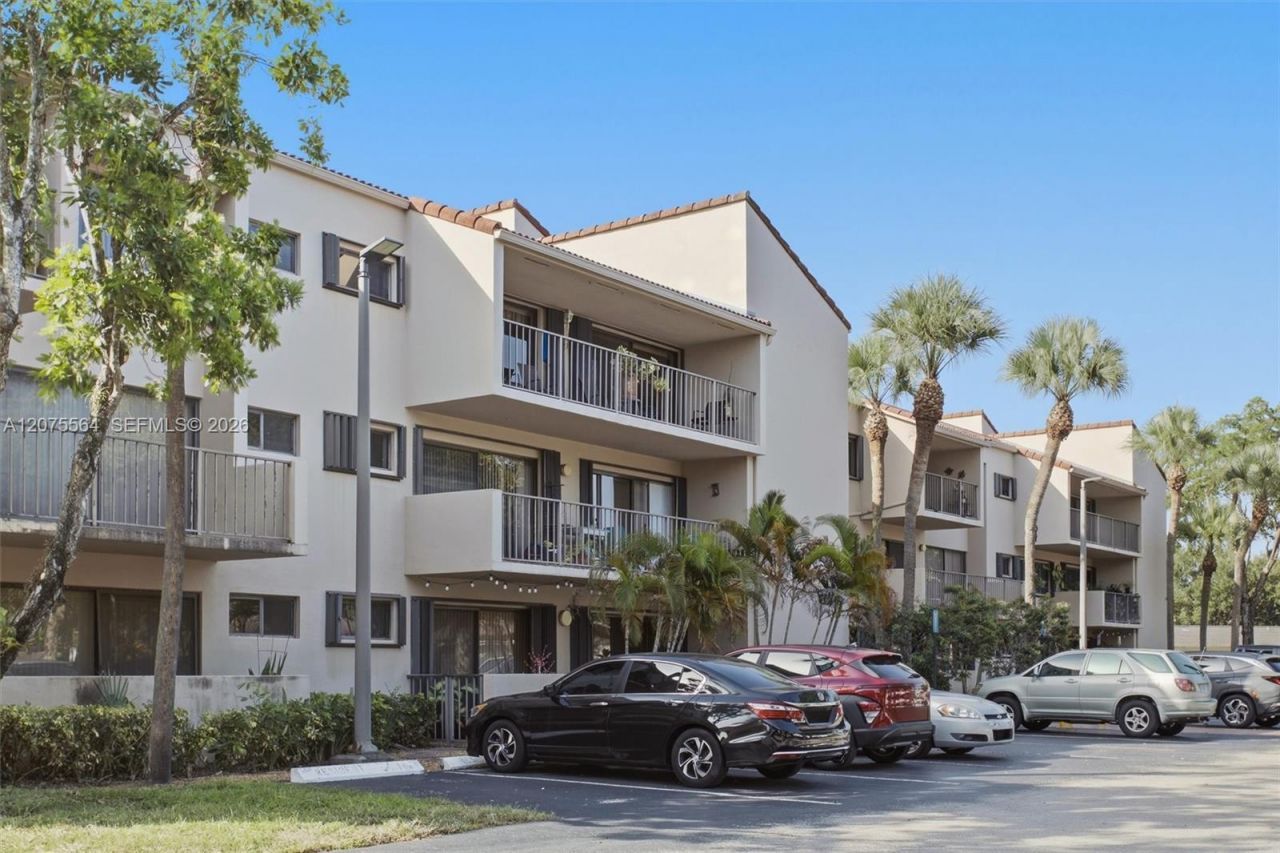 6305 Gage Pl, Unit 306-A, Miami Lakes, FL 33014 Photo