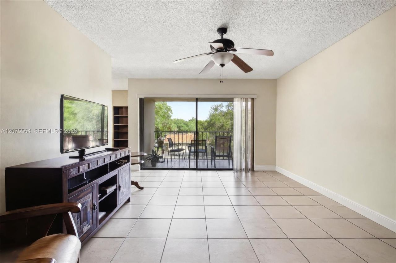 6305 Gage Pl, Unit 306-A, Miami Lakes, FL 33014 Photo