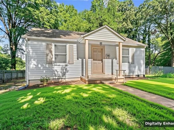 165 Edgewood Circle , Winston-Salem, NC 27127
