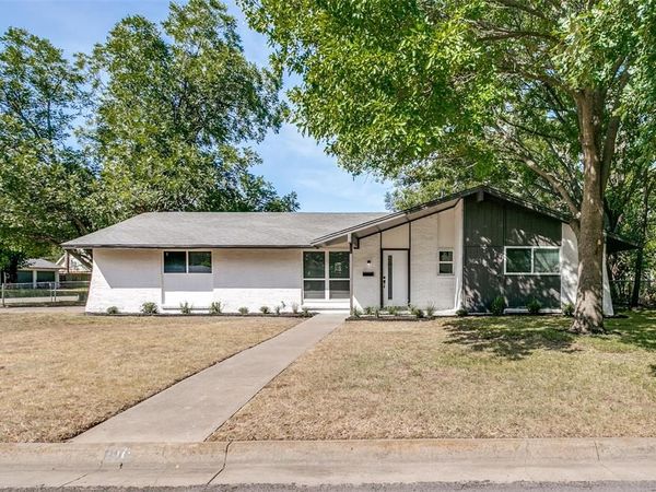 240 Collins Drive, Burleson, TX 76028