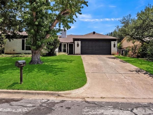 3813 Lynbrook Lane, Arlington, TX 76015