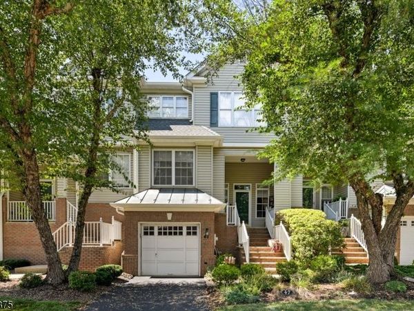 47 LOFT Dr, Bridgewater, NJ 08836