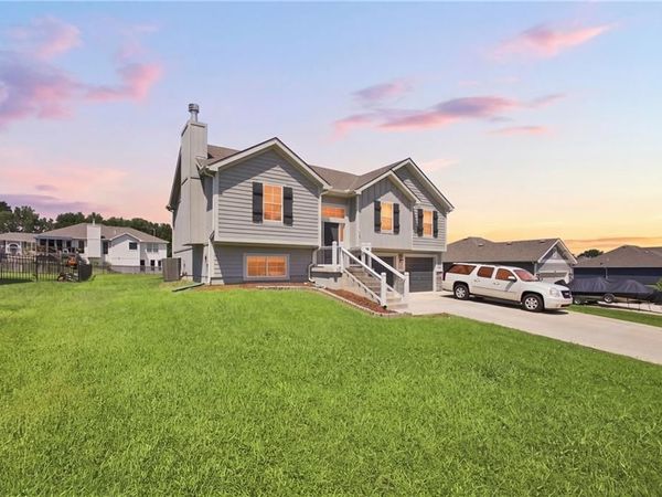 20124 W 221st Street, Spring Hill, KS 66083